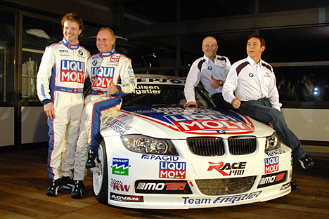 VM-mandskabet Team Engstler med Kristian Poulsen og Franz Engstler (yderst til venstre) planlægger at deltage i udvalgte løb i Danish Touringcar Championship